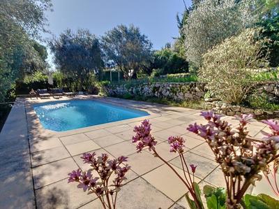 Villa - 261 m² - 8 pièces