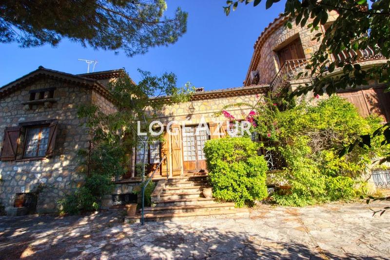 Maison - 210 m² - 8 pièces