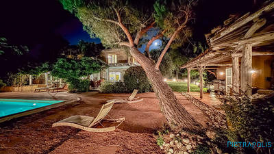 Villa - 310 m² - 9 pièces