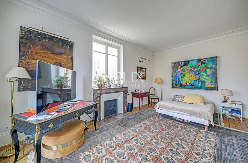 Maison - 250 m² - 9 pièces