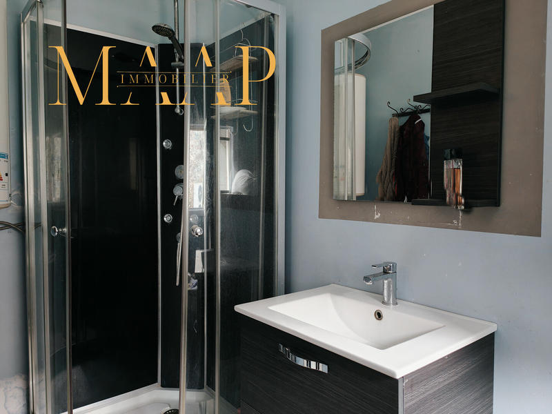 Maison - 185 m² - 9 pièces