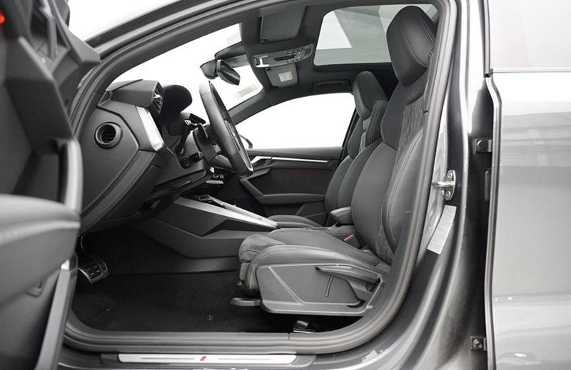 Audi A3 sportback 40 TFSIe 204 s-Line Hybride Rechargeable / Toit Ouvrant Matrix Led Sieges Alcantara B&amp;O