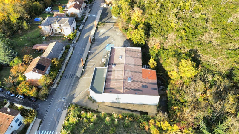 Local commercial - 673 m²