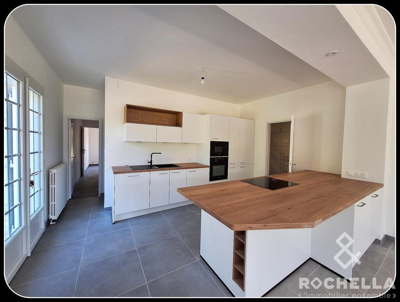 Maison - 220 m² - 8 pièces