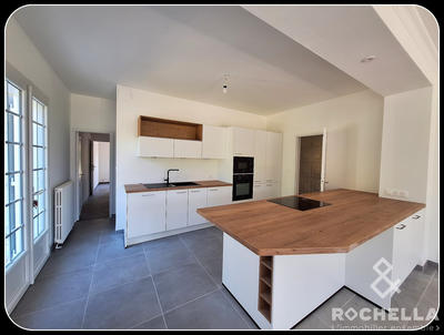 Maison - 220 m² - 8 pièces