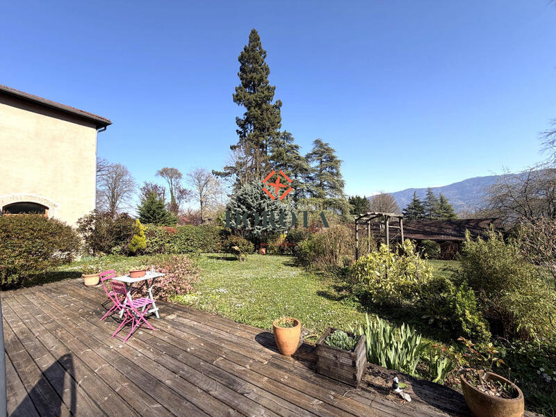 Appartement - 130 m² - 2 pièces