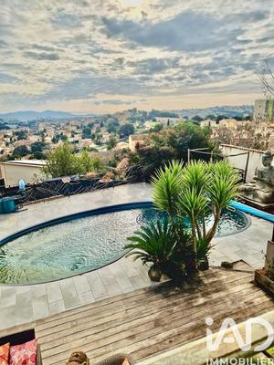 Maison - 267 m² - 11 pièces