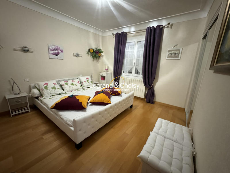 Maison - 340 m² - 8 pièces