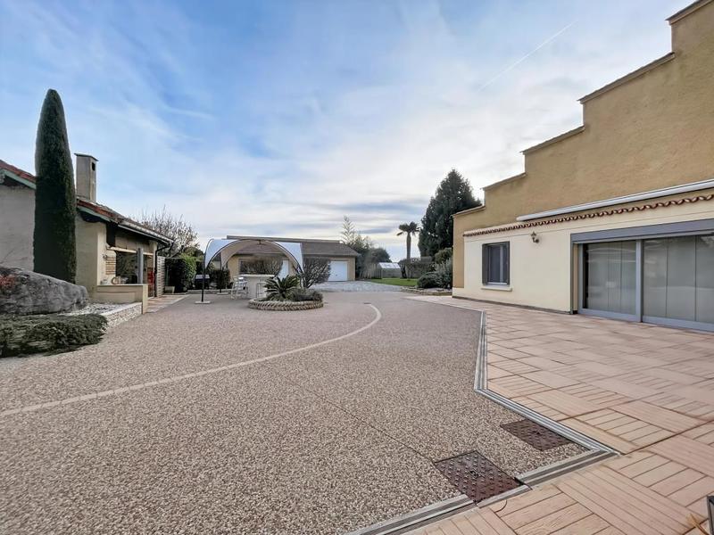 Propriété - 310 m² - 11 pièces