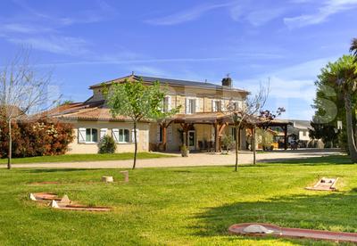 Propriété - 341 m² - 12 pièces