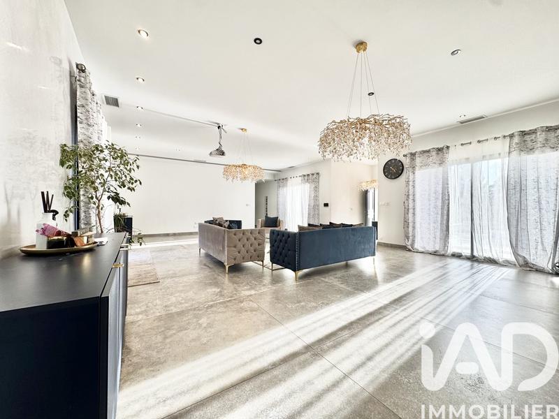 Maison - 229 m² - 5 pièces