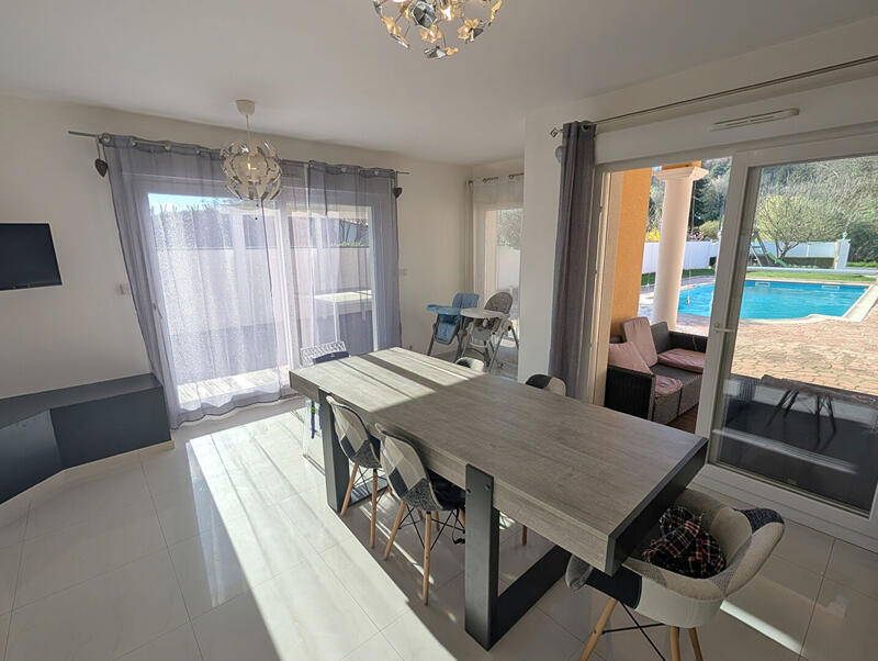 Maison - 194 m² - 8 pièces