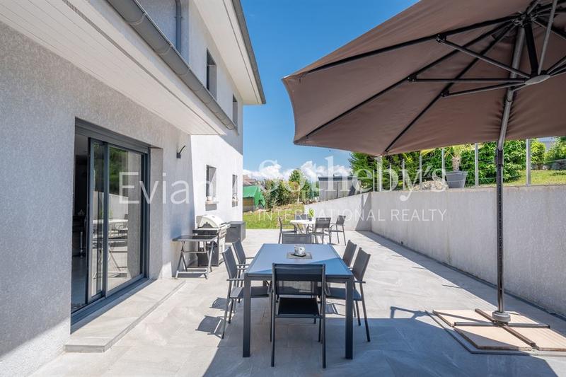 Maison - 200 m² - 6 pièces