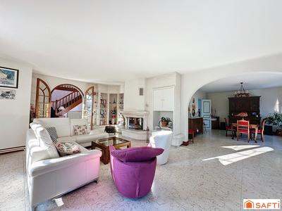 Maison - 317 m² - 10 pièces