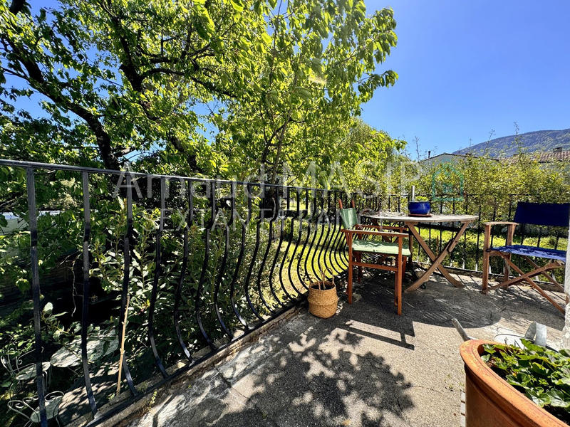 Maison - 220 m² - 8 pièces