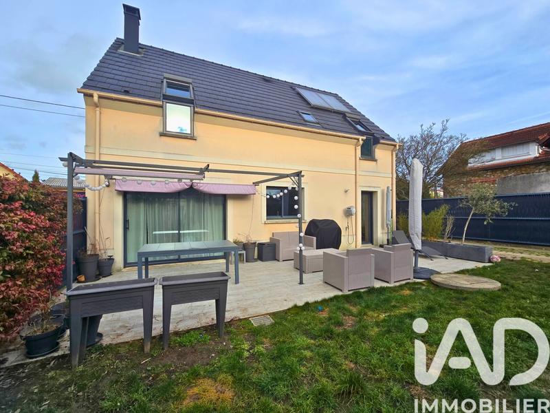 Maison - 93 m² - 5 pièces