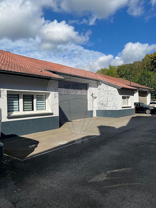 Maison - 233 m² - 8 pièces