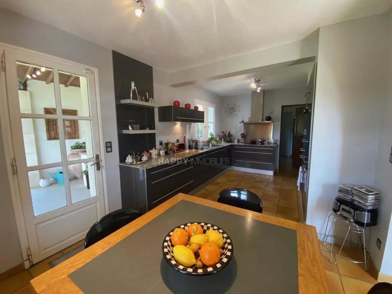 Propriété - 198 m² - 7 pièces