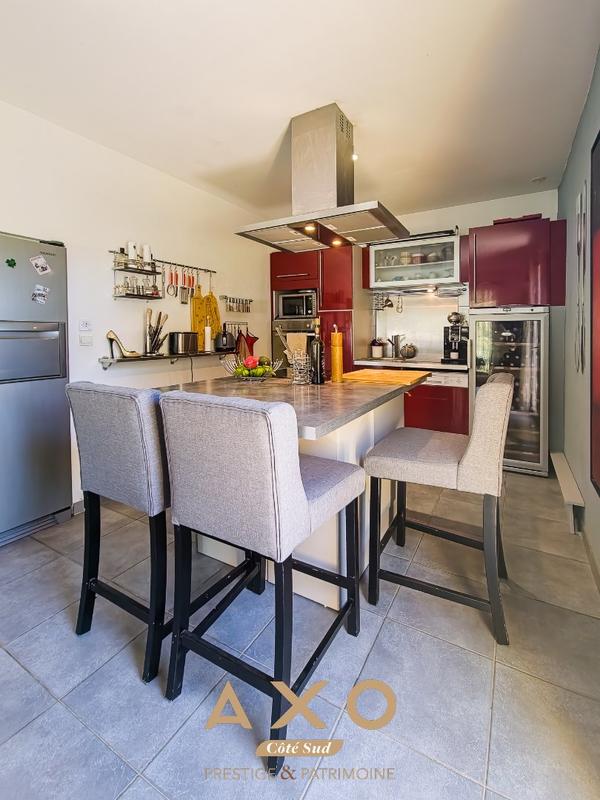 Maison - 230 m² - 8 pièces