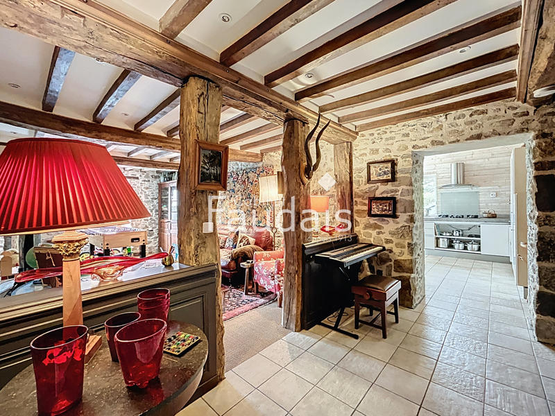 Maison - 277 m² - 8 pièces