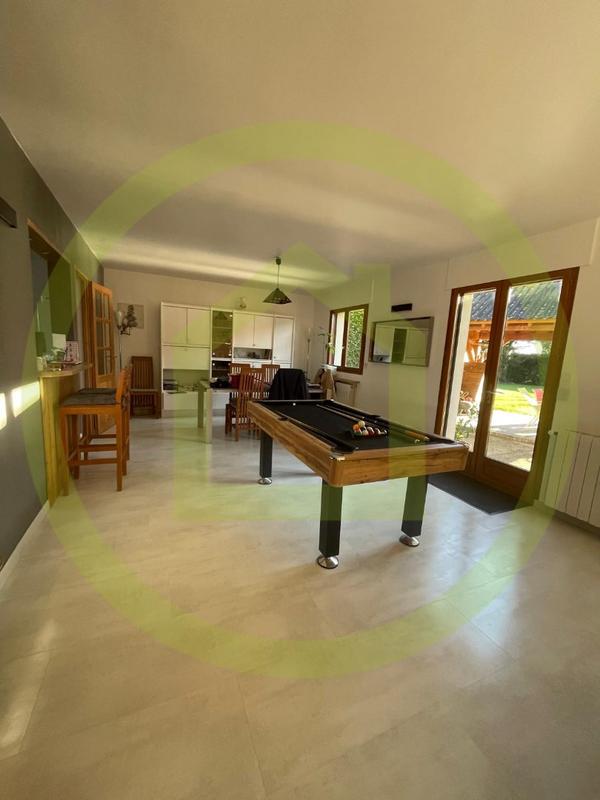 Maison - 220 m² - 9 pièces