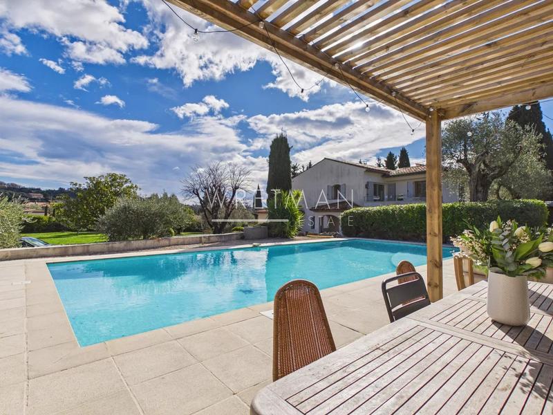 Villa - 240 m² - 7 pièces