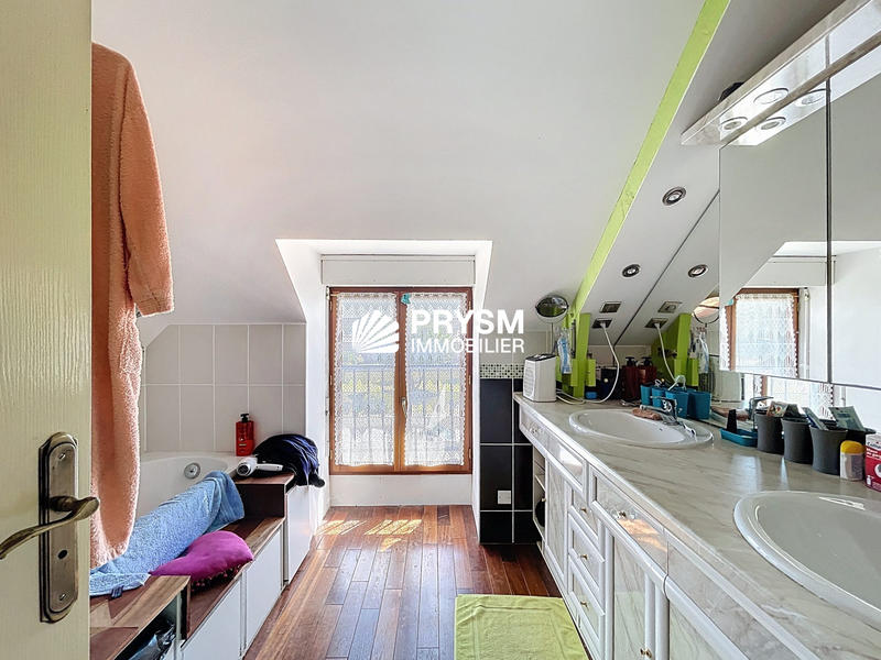 Maison - 200 m² - 6 pièces