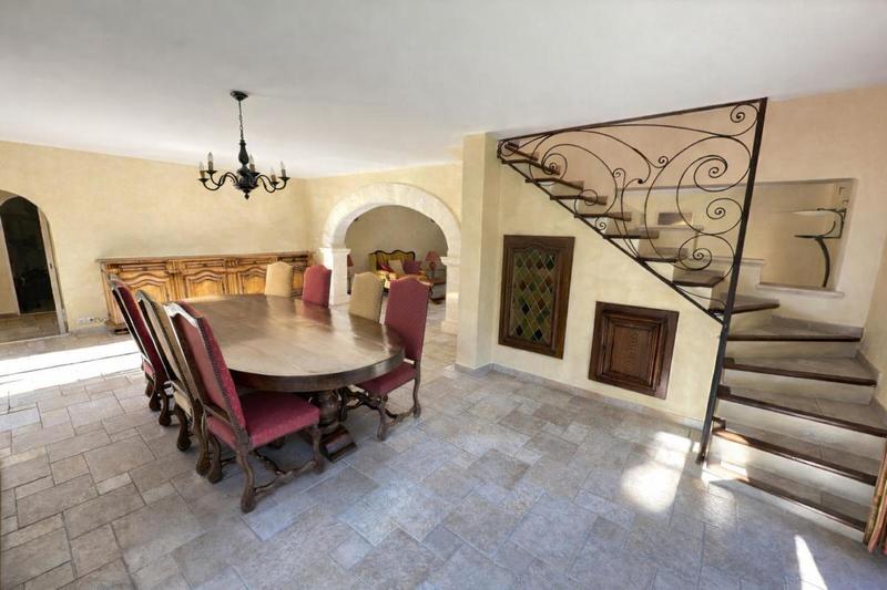 Villa - 293 m² - 8 pièces