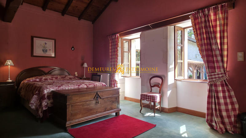 Maison - 250 m² - 7 pièces