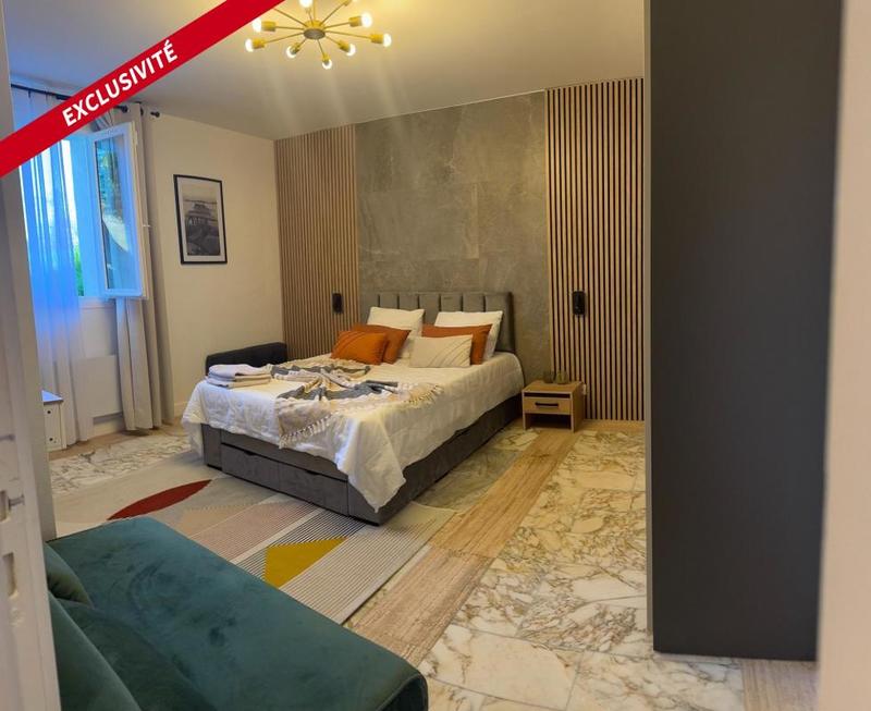 Demeure - 351 m² - 8 pièces