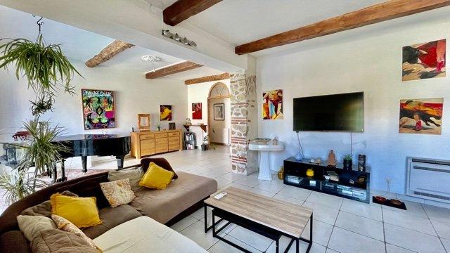 Maison - 280 m² - 6 pièces