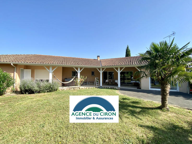 Maison - 232 m² - 7 pièces