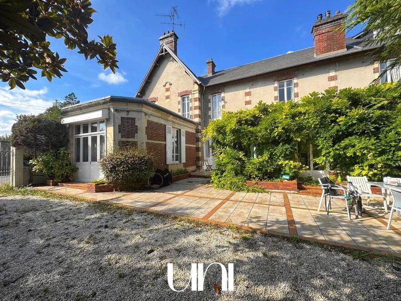 Maison - 280 m² - 11 pièces