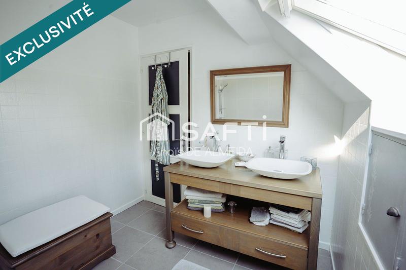 Maison - 219 m² - 9 pièces