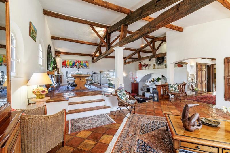 Propriété - 300 m² - 7 pièces