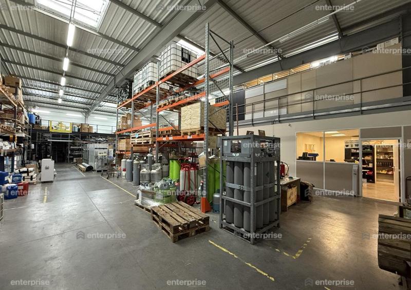 Local d'activité / Entrepôt - 940 m²