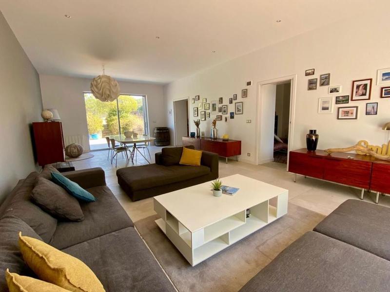 Maison - 240 m² - 8 pièces