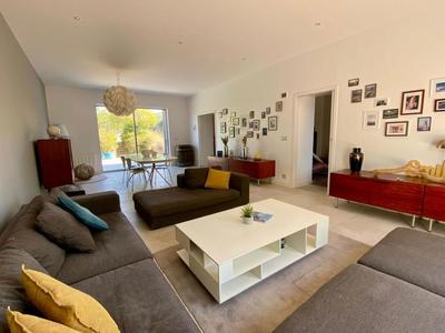 Maison - 240 m² - 8 pièces