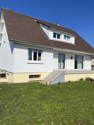 Maison traditionnelle - 149 m² - 6 pièces