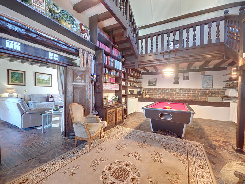 Maison - 261 m² - 11 pièces