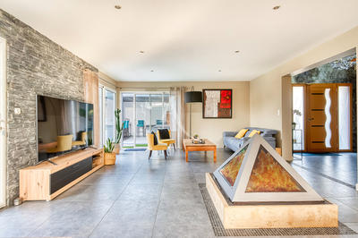 Maison - 181 m² - 6 pièces