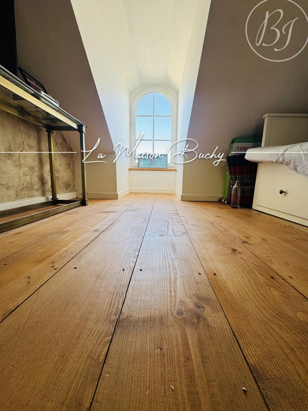 Maison - 295 m² - 11 pièces