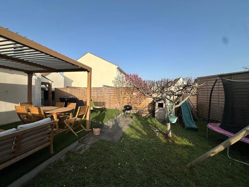 Maison - 92 m² - 4 pièces