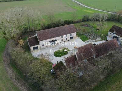 Maison - 360 m² - 10 pièces