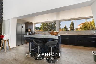 Maison - 276 m² - 6 pièces