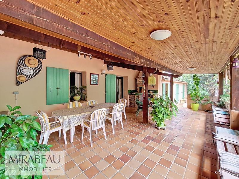 Maison - 252 m² - 7 pièces