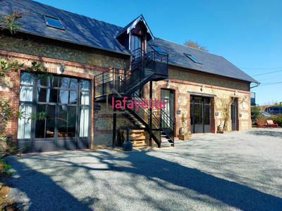 Maison - 400 m² - 16 pièces