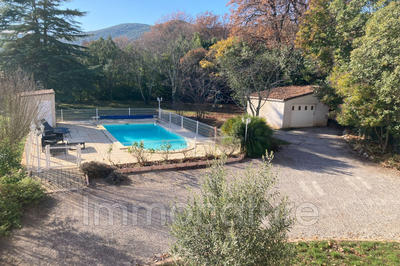 Villa - 251 m² - 7 pièces
