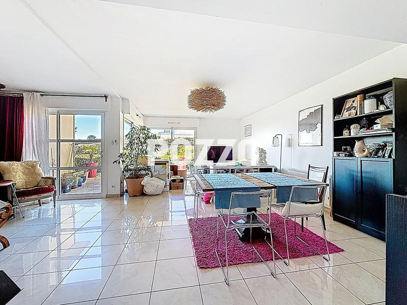 Appartement - 100 m² - 5 pièces