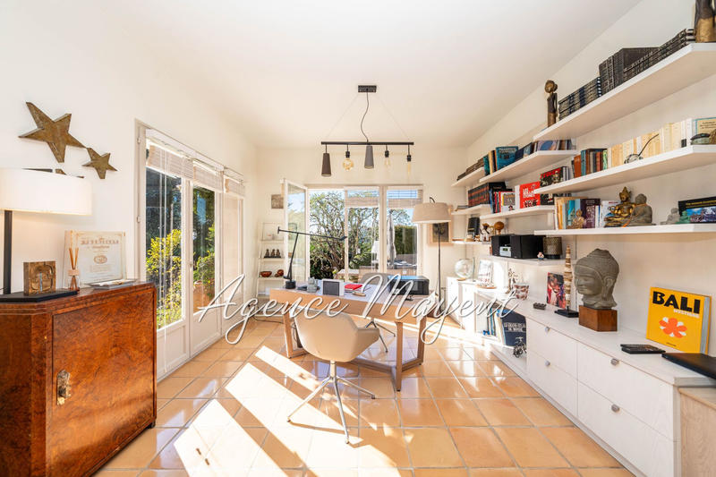 Maison - 220 m² - 5 pièces